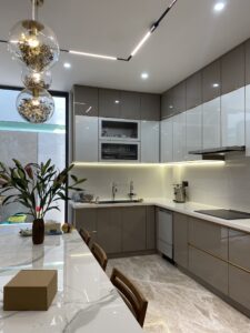 tủ bếp hợp kim, bếp hợp kim, bếp nhôm, cara, bếp cara, tủ cánh kính, cửa nhôm xingfa, xingfa, cửa slim, tủ nhôm cánh kính,tủ bếp hợp kim nhôm 2 tầng