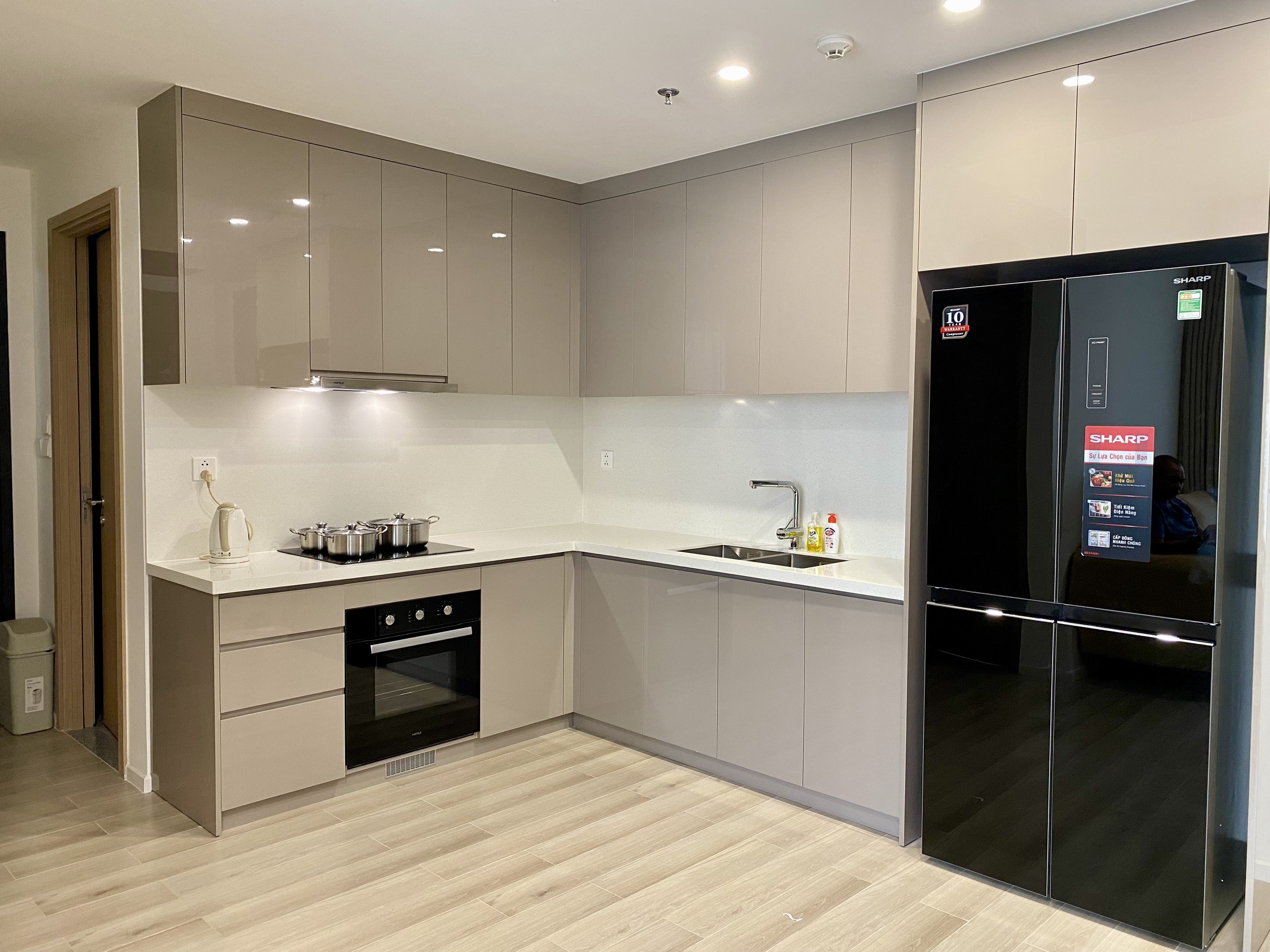 tủ bếp hợp kim nhôm 1 tầng tủ bếp hợp kim, bếp hợp kim, bếp nhôm, cara, bếp cara, tủ cánh kính, cửa nhôm xingfa, xingfa, cửa slim, tủ nhôm cánh kính,tủ bếp hợp kim nhôm 1 tầng
