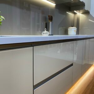 tủ bếp hợp kim, bếp hợp kim, bếp nhôm, cara, bếp cara, tủ cánh kính, cửa nhôm xingfa, xingfa, cửa slim, tủ nhôm cánh kính,tủ bếp hợp kim nhôm 1 tầng